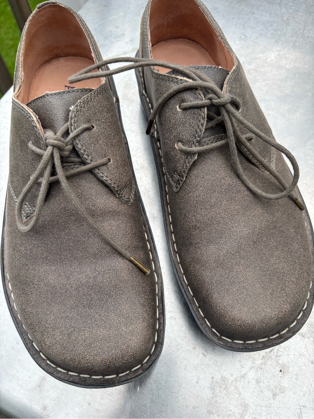 Alegria Men's leather in Gray-Brown lace up shoes. EUC